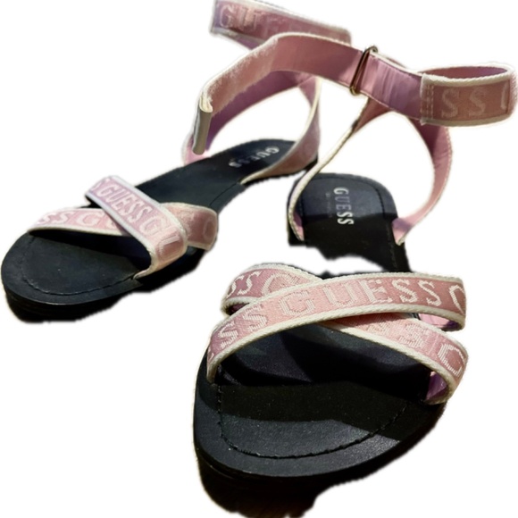 Guess flat sandals. Size 6 1/2 - Picture 4 of 5